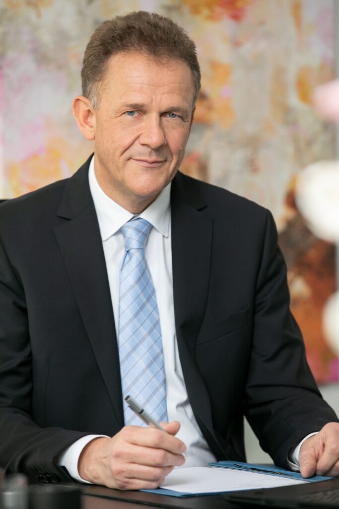 Portrait von Notar Bernhard Lutz